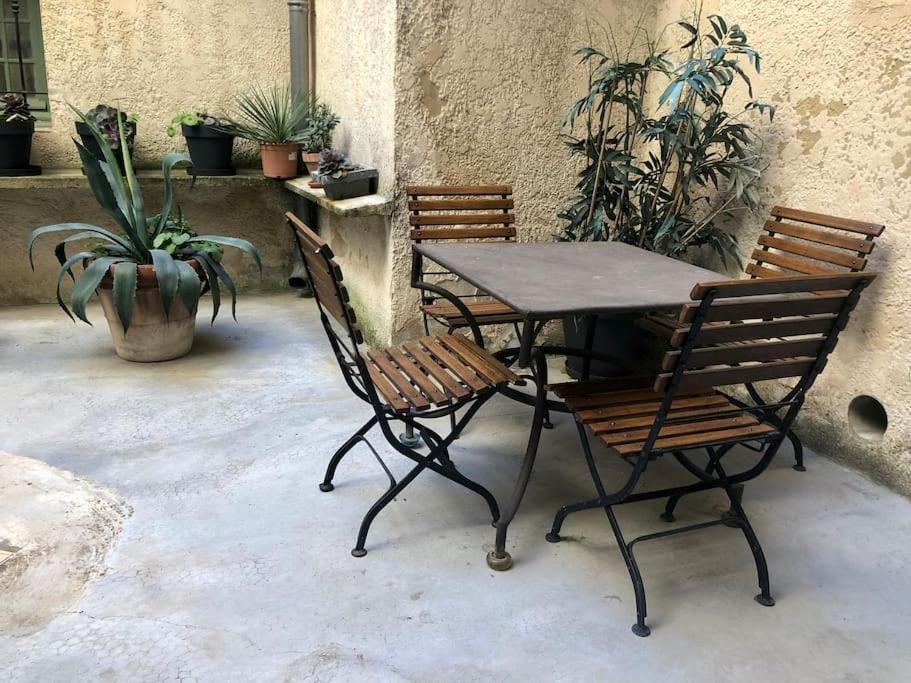 Ulysse, Appartement Spacieux Au Centre Historique D'Uzes En Rez-De-Chaussee Avec Exterieur, Proche Parking Des Marroniers エクステリア 写真