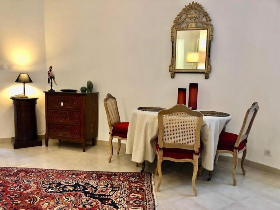 Ulysse, Appartement Spacieux Au Centre Historique D'Uzes En Rez-De-Chaussee Avec Exterieur, Proche Parking Des Marroniers エクステリア 写真